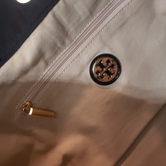 Tory Burch Ella Nylon tote - Picture 6 of 10